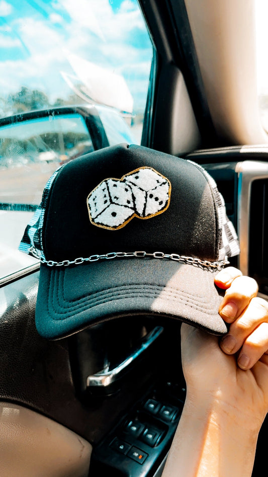 Dice roll  + checkered mesh trucker hat