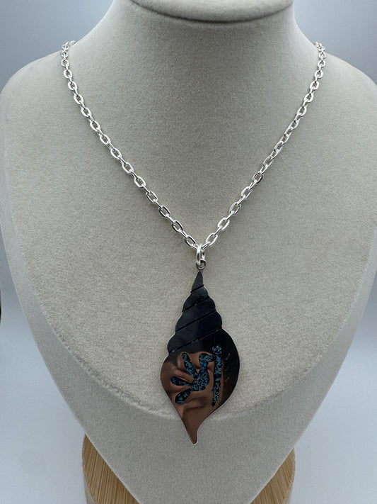 Taxco Pendant - Conch Shell with Bird Inlay - West Spork Mercantile